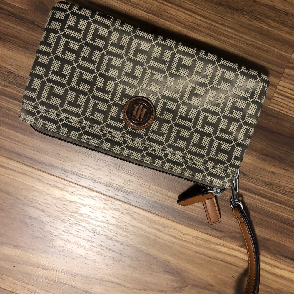 Tommy Hilfiger Wristlet